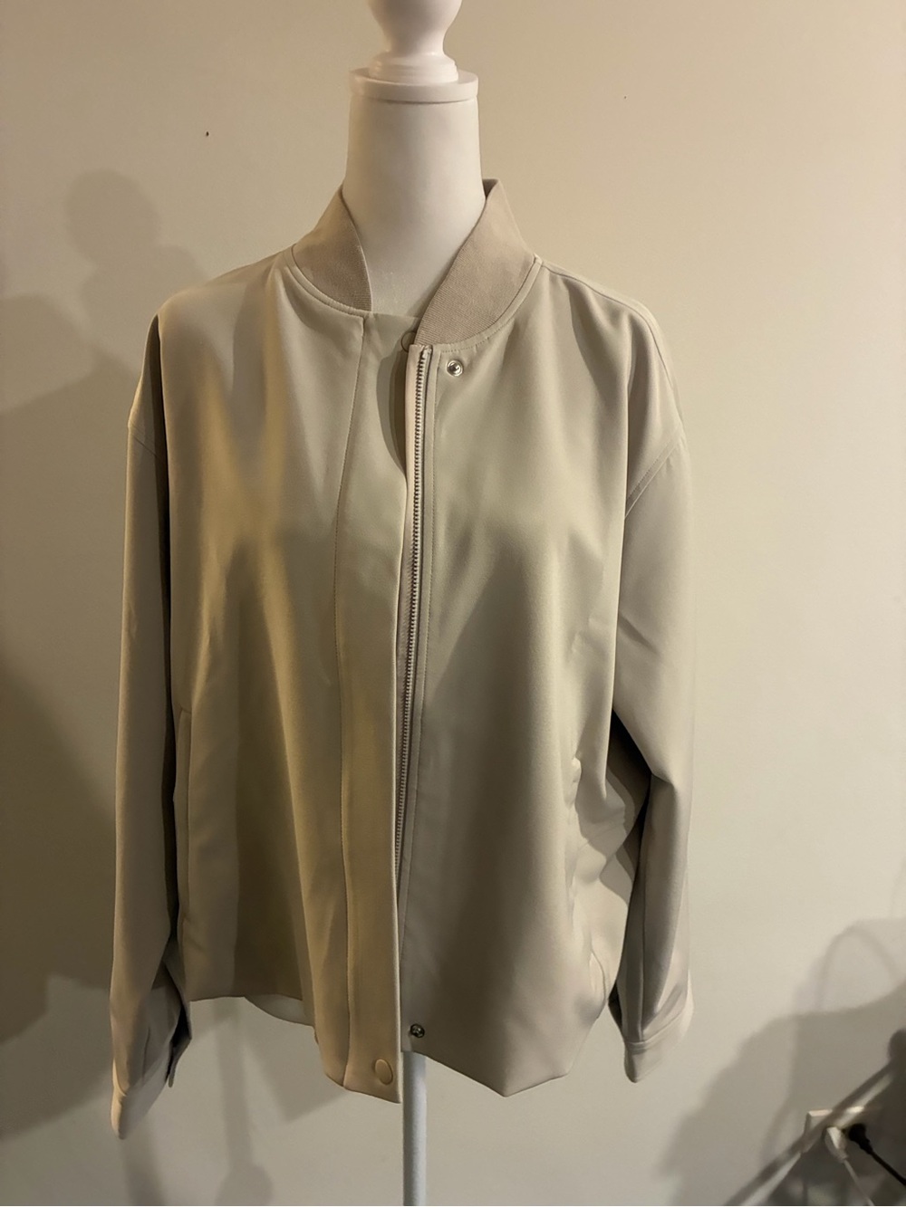 Athleta Endless Light Cream Bomber Jacket size Large - Picture 2 of 9